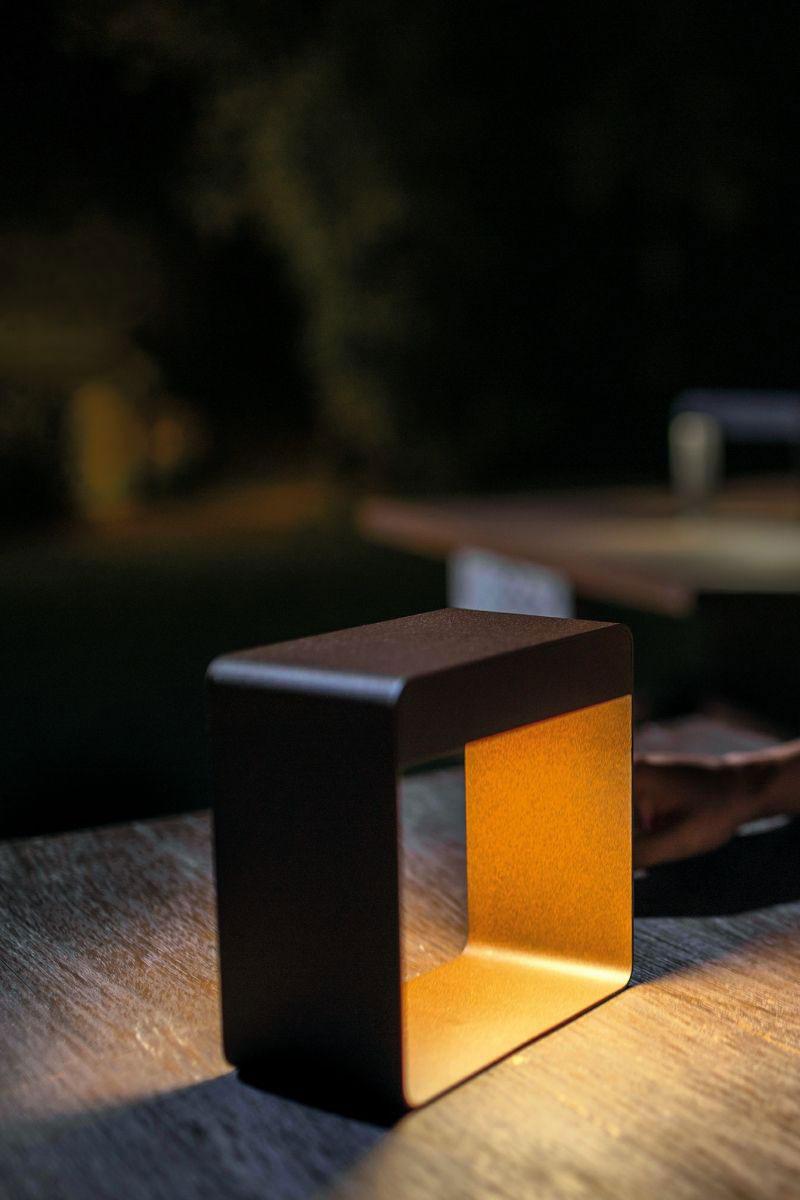 Dama_DarkBrown_Ambient_03