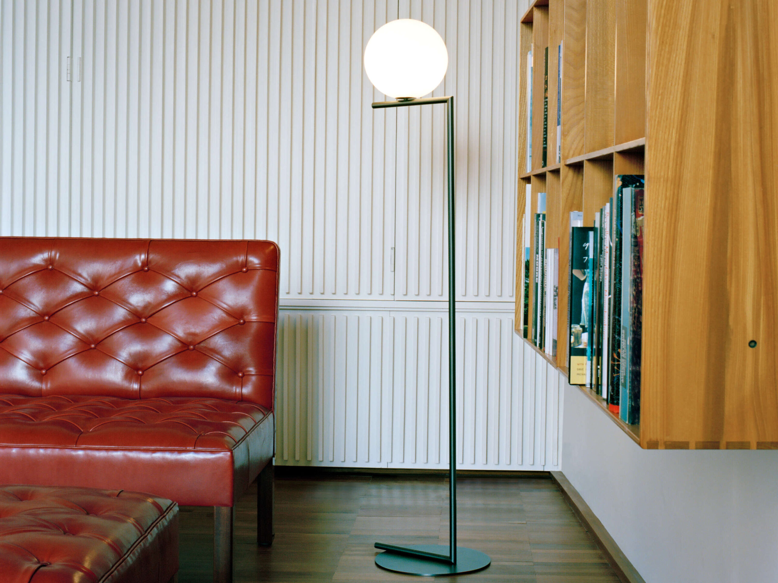 ic-f1-black-floor-anastassiades-flos-02