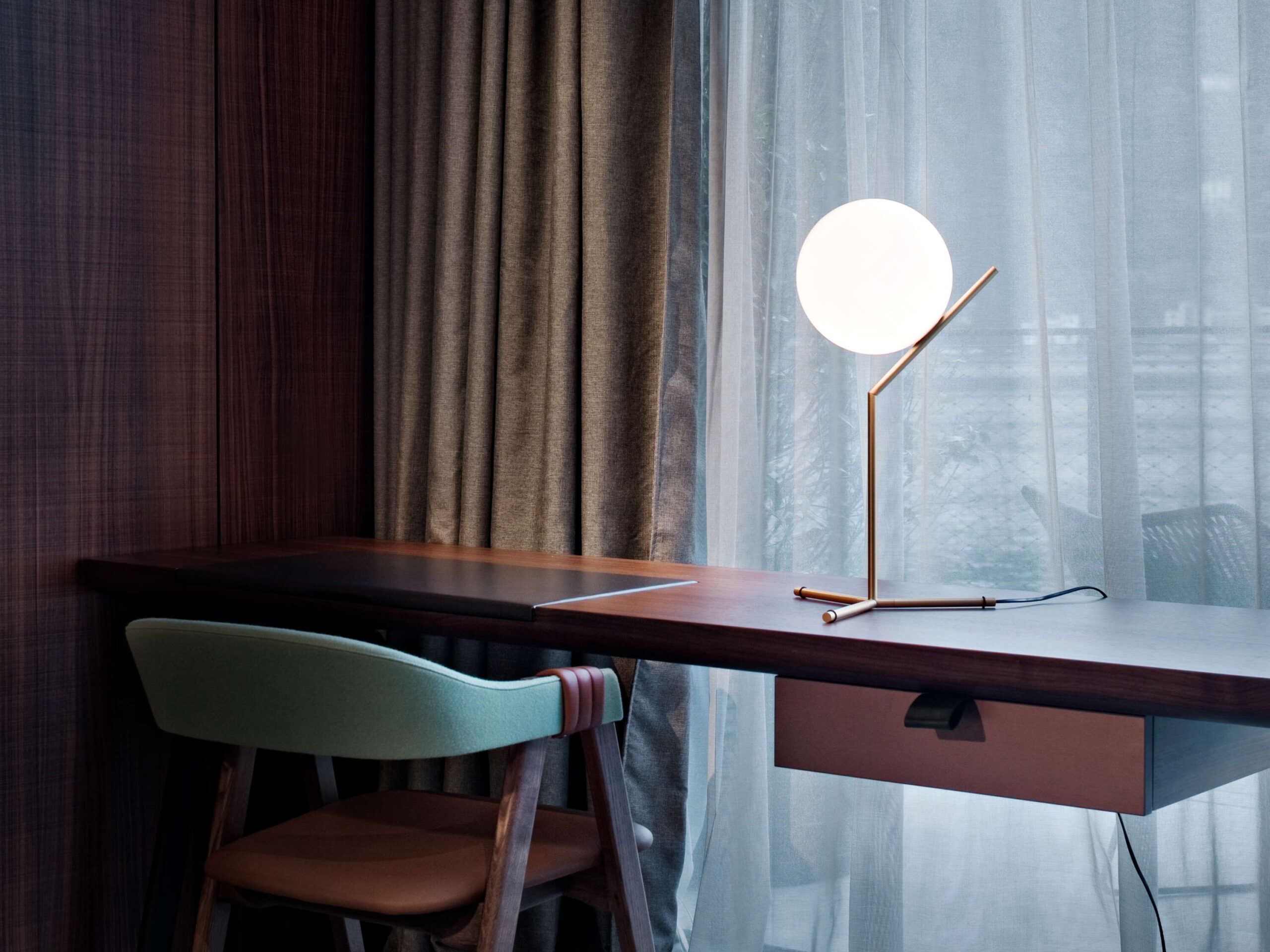 ic-t1-high-brass-table-anastassiades-flos-03