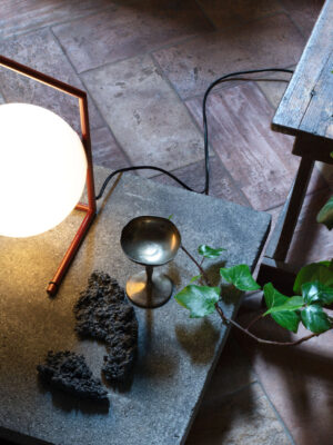 ic-t1-low-red-burgundy-table-anastassiades-flos-01